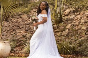 Sleeveless white mermaid wedding dress with off shoulder sleeves.